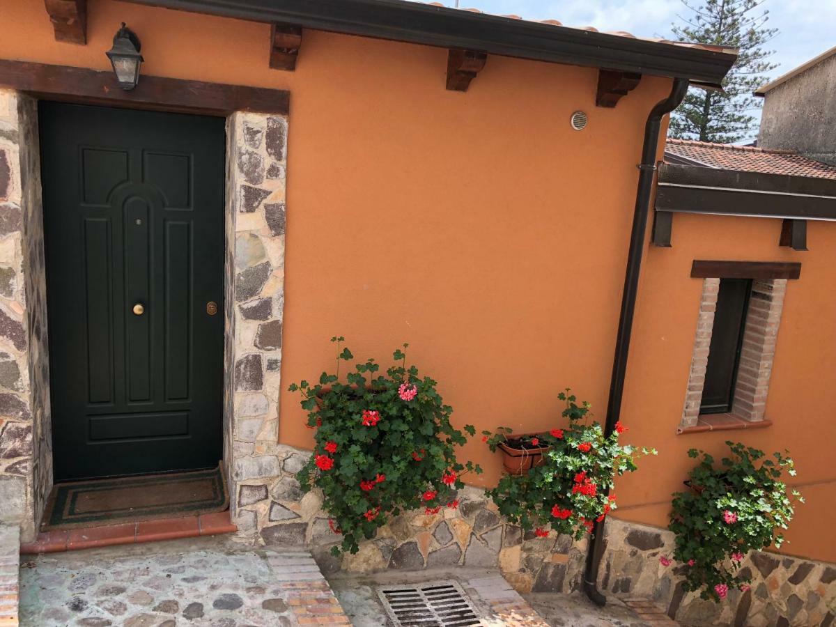 La Casetta Di Elena Lamezia Terme Exteriör bild
